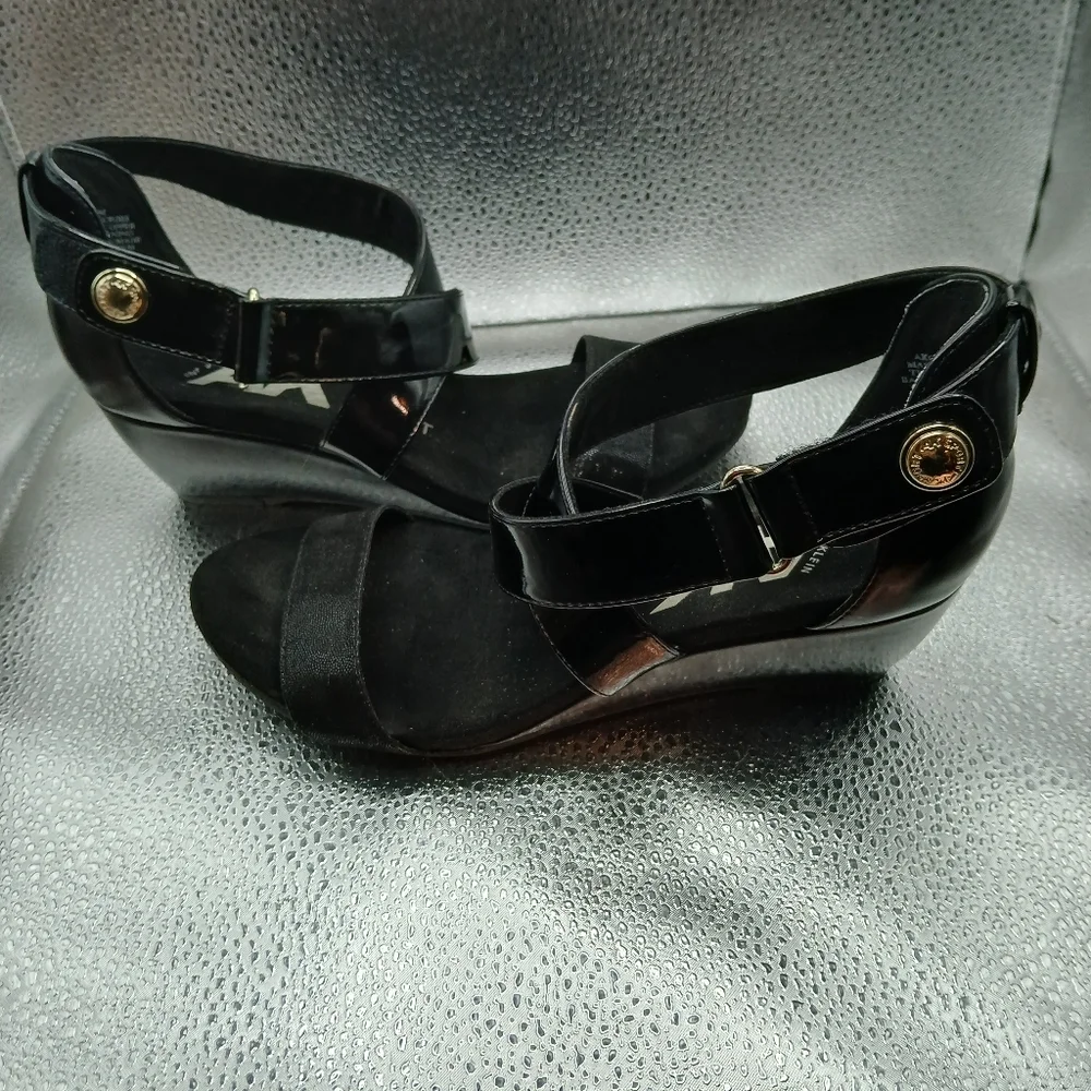 Anne Klein Black Strappy Wedged Sandal Womans Size 5